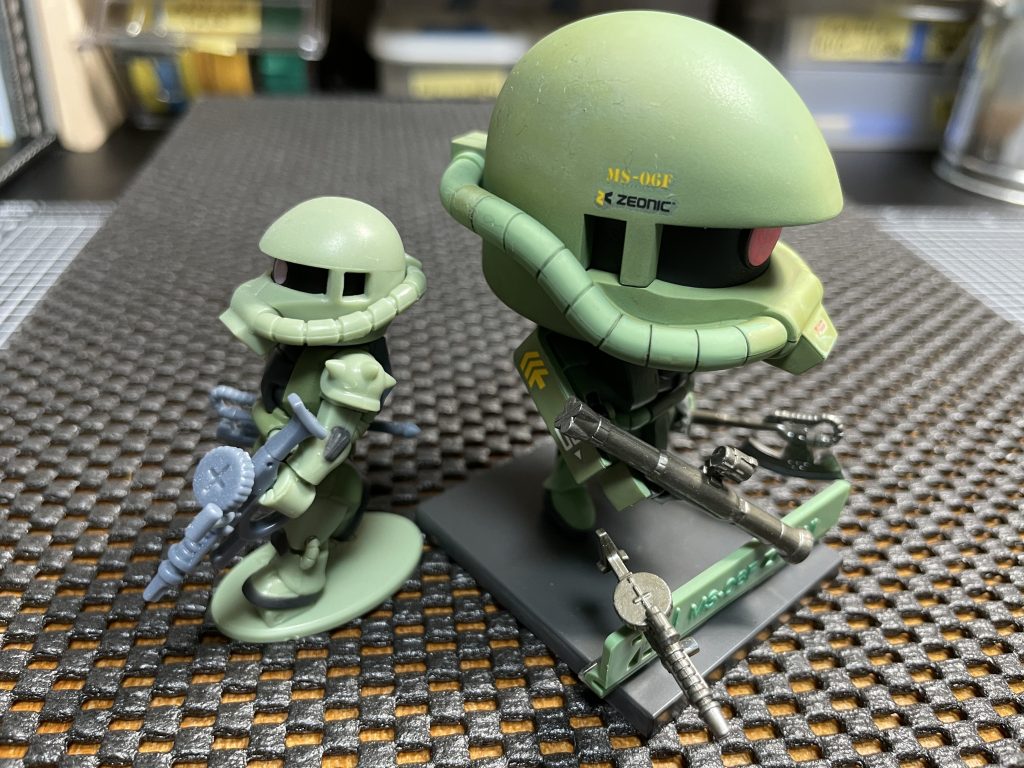 シャアザクくん&ザクプラくんと小さなお友達–4枚目/制作者：クロおじ