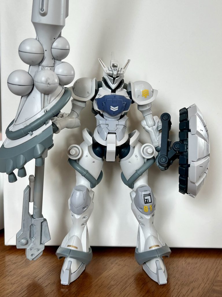 FSSのパイドルスピアとかギレン暗殺計画に出てきたコロニー内仕様のドムとか、その辺がイメージソースですね。