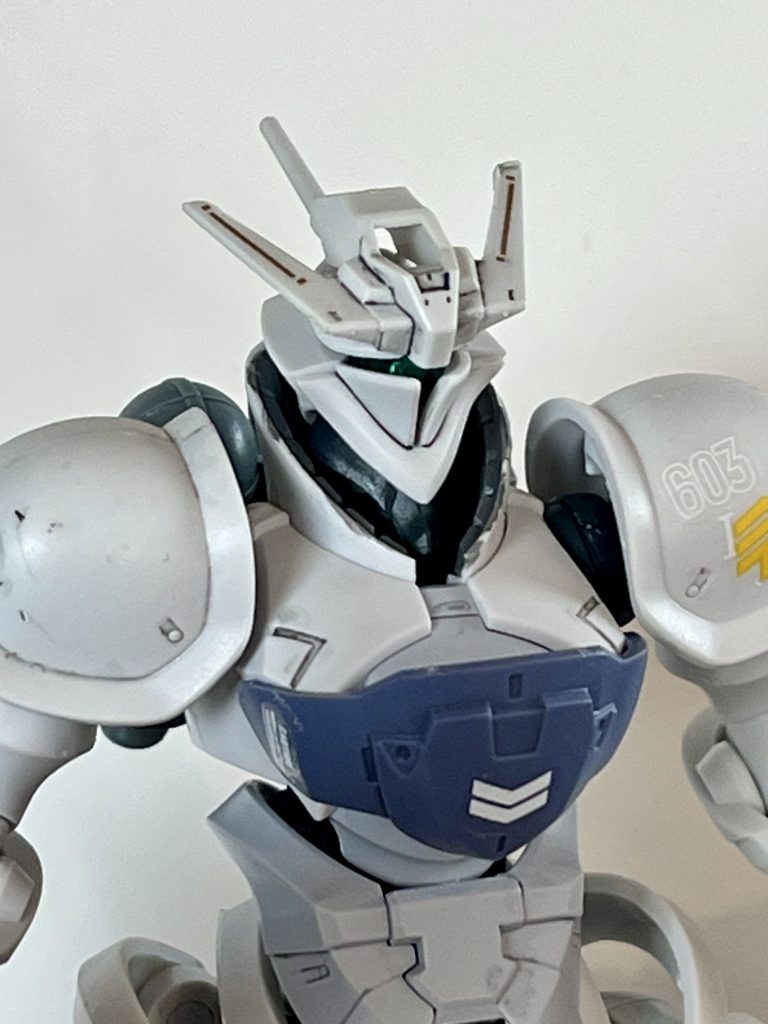 ジオン系MSのデカール貼ってますが、マークの意味するところが解らないのが多くて正直適当です。