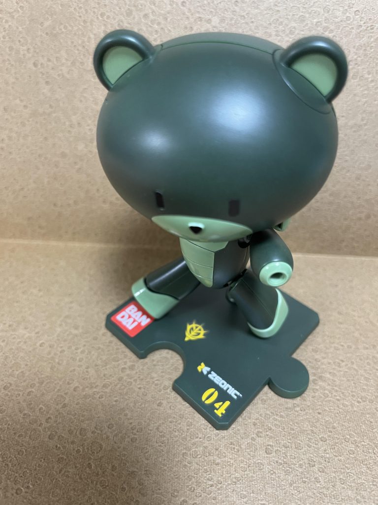 前頭部と後頭部で色の濃さが違ったり、近くで吹き過ぎてテカテカ溜まりになったりしましたが、まずまず満足しています(gundam-kao3)