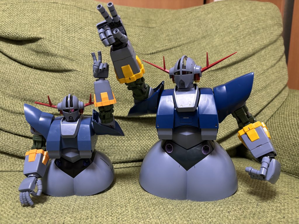 息子のジオングとピースこのポージングがお気に入りのようです息子のHGはリックディアスが手に入ればシャアシリーズコンプリートですが、手に入るまで原型とどめれることやら