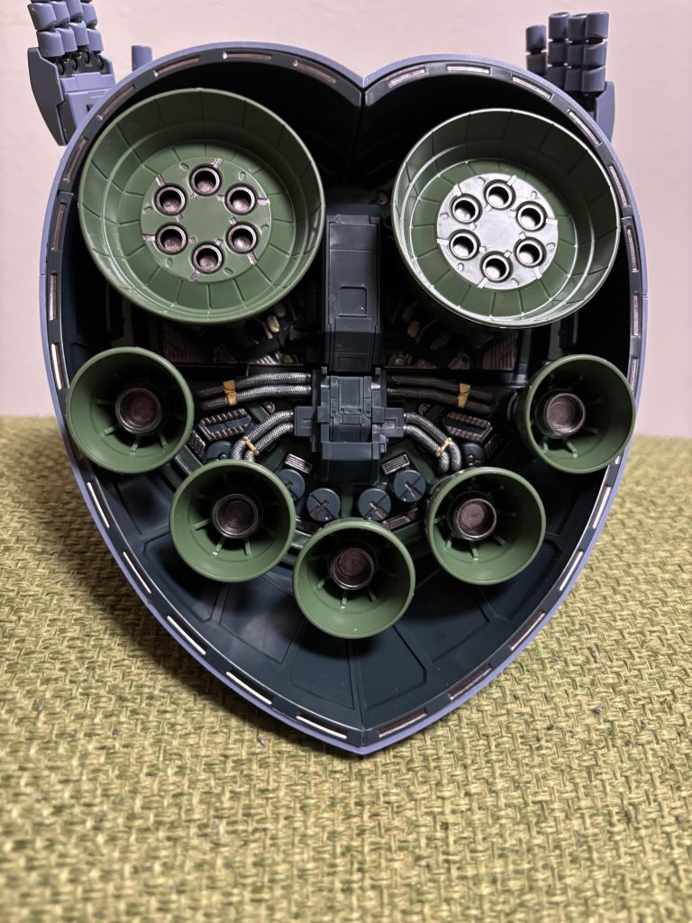 メカメカしくちょこちょこ塗りましたバーニア内部をなに色で塗るかを、後々の課題に