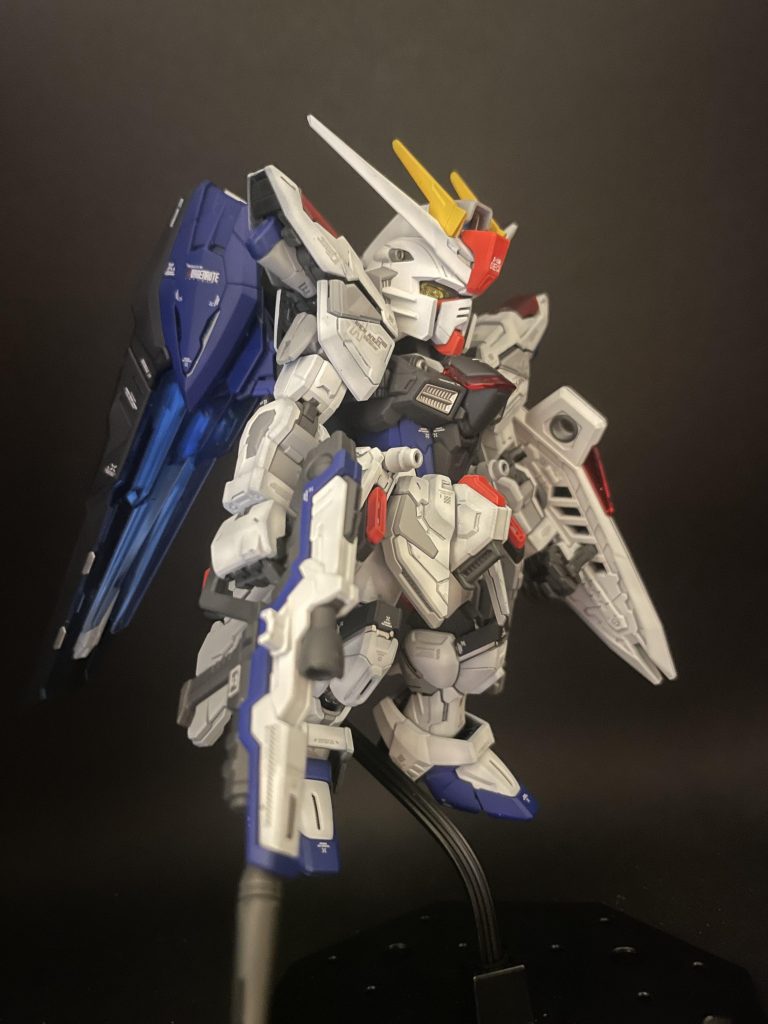 こっそりグラデーション塗装しています。写真ではわかりづらいですが程よく重厚感が出て気に入っています。