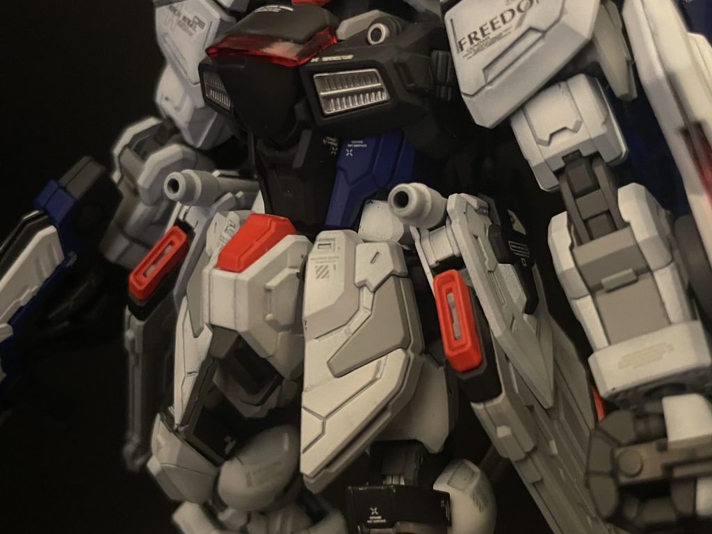 肩のデカールはサイズがギリギリ…良い感じにはなったと思います。