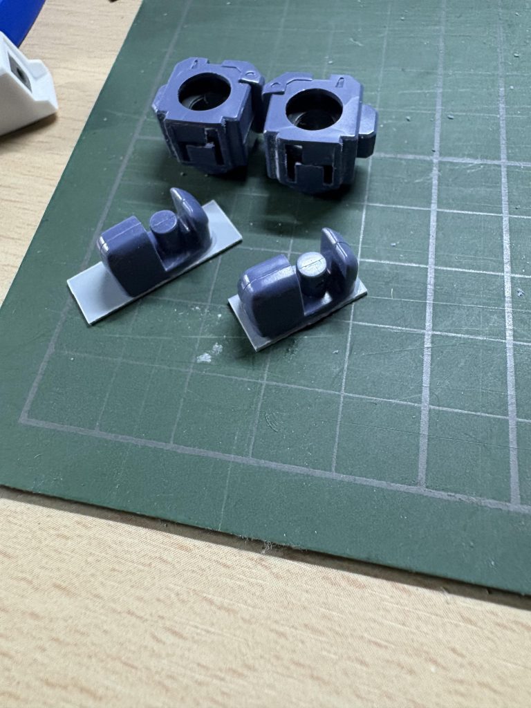 太ももはほぼ無くしてますww脚が動いて、膝曲げれるフレーム以外はありませんw大きく加工したのはやっぱり下半身ですね。