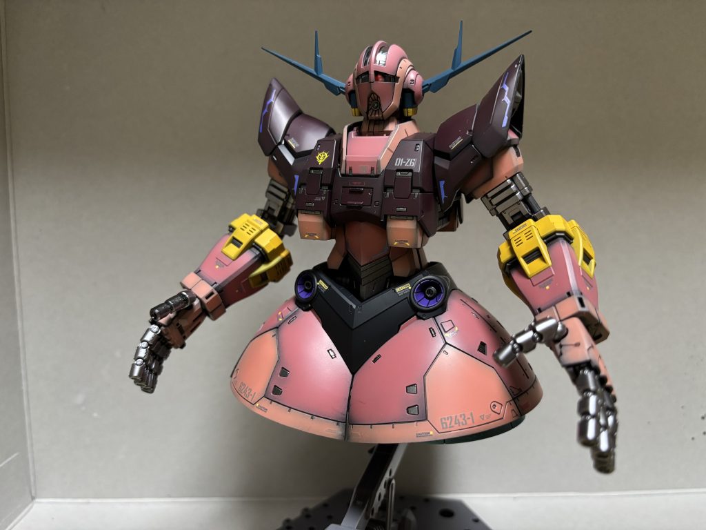 ジオング シャア専用機–2枚目/制作者：toshi326