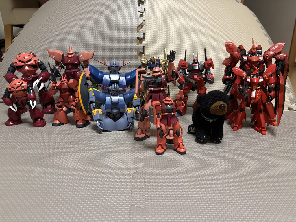 最後にHGと一緒にHGはリックディアスが手に入らず、代わりにツキノワグマですMGは最初にリックディアス作成HGは最後がリックディアスとなりそうです（偶然）HG百式は見事にザクに隠れていますねせっかく集合させたのに