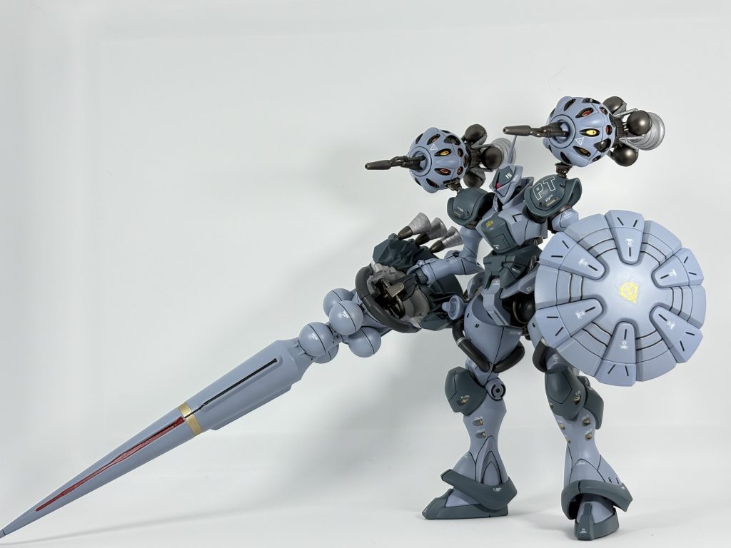 サイコミュ好きのキシリア様の配下で、ニュータイプのエグザベ君が乗って、サイコミュ搭載実験くらいはしてるだろ！ということでビットをつけた試作機にしてみました。