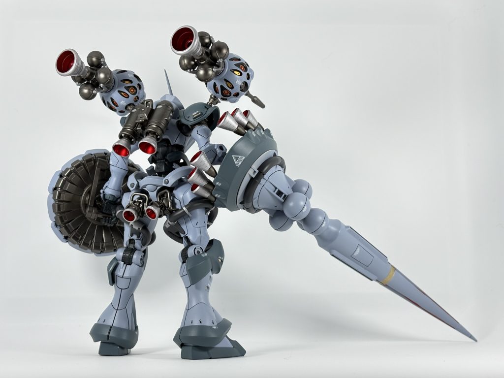 バックショットです。バーニアも、ビットのバーニアがデカいのに、モビルスーツのバーニアがあんなに小さくて本当に動くのか？ということで、全体的にバーニアをデカくしました。