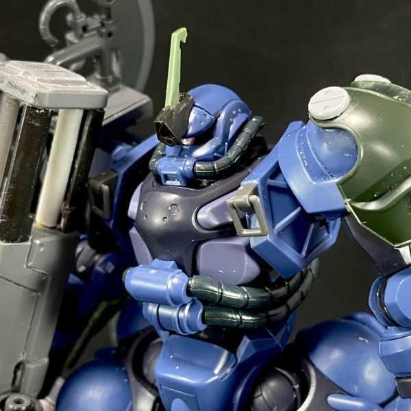 前回、軍警ザクをジョニー･ライデン専用高機動型ザクにミキシング作成した機体のマブ機を作成開始しました。作成のコンセプトは【ユーマライトニング専用　高機動型ザク】です。武装は、ミサイルランチャー、グレネード、シュツルムファウスト、ザクバズーカ改、大型ロングヒートホーク、左腕部に三連ガトリングGQ版ザクバズーカはザクマシンガンと同様のグリップで、担げるようにグリップ部分が可動式でしたのでなんとか再現バックパックもなんとかしてミキシングを続けていきます。問題は、ユーマのエンブレムってMGゲルググのキットに入っているものだけですかね…どうやって再現するか悩みどころ。（5枚目）