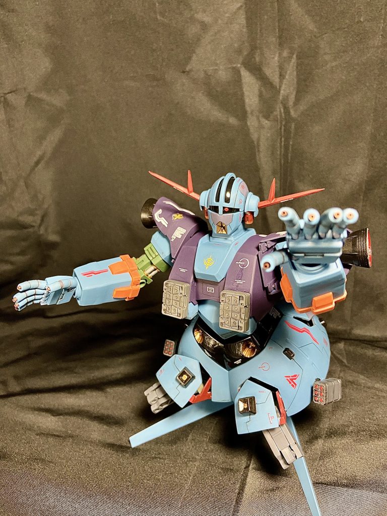 主な改造としてスカートの分割と首、肩アーマー、腰の延長、スジボリを行いました