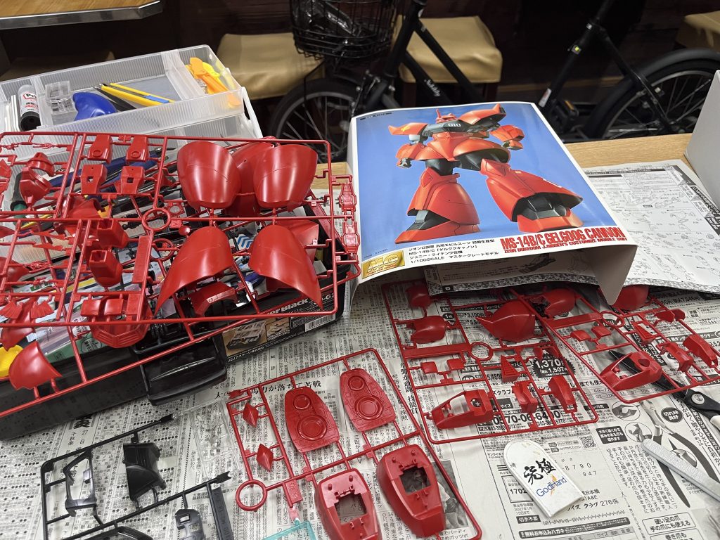 昔のキットは組み立てただけじゃあ設定色になりません💦ましてやトーマス・クルツ専用にするには全塗装が大前提という不親切さw