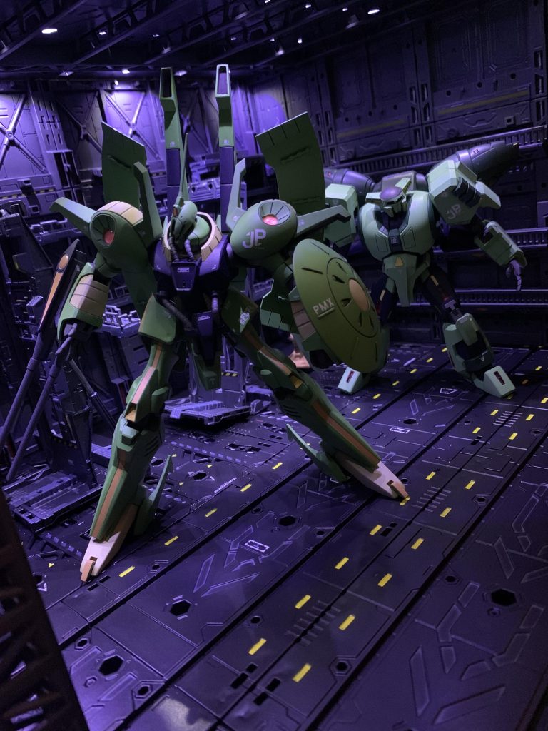 こちらはパラスアテネも加えて46話です。パラスアテネ は腰関節の可動域拡大と各所の微改造、全塗装になります。今後もグリプス戦役を中心に製作と投稿して参りますので、よろしければまたご覧下さい♪最後までご覧頂きありがとうございました!