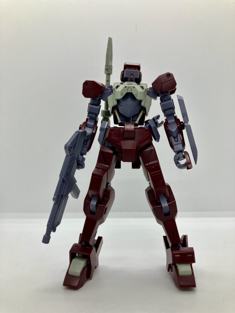 素立ちからガンダムフレームと比べると上半身のボリューム控えめで意図的に貧弱さを出したのかなー、と勝手に推測