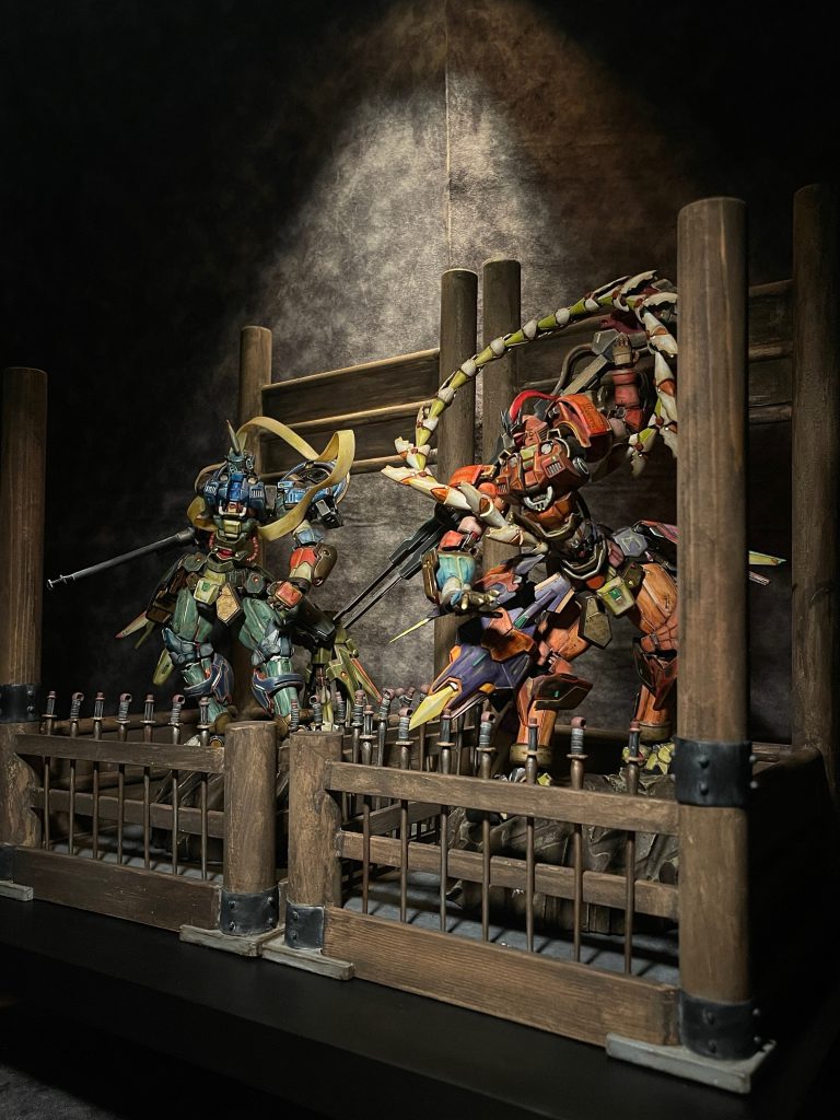 木枠の1番下のグレーの石台に見立てた箇所はハロの台座をカットして使用しています。今回の作品はハロを沢山使いました。