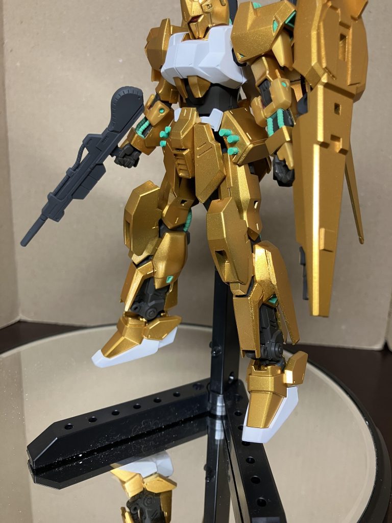 脚部はプラ板を貼ったりジャンクパーツをつけたり。