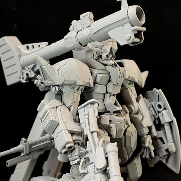 サフを行いましたライフルの大型化に伴い、キャノンもジャイアントバズベースに変更シールドをハーフサイズに変更ミサイルコンテナは開閉を差し替えで表現脚部装甲内側にスラスターを追加カラーリングと、縦縞をどこまで入れるか悩みどころです（1枚目）