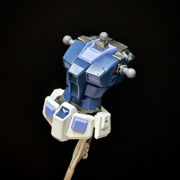 ガンダムベースカラーのHG RX78-2 ビヨンドグローバルを成形色活かしの部分塗装で制作中です。