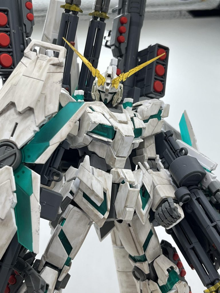 デカールを貼るか迷いました。デカールなしでも、装甲などで情報量はかなりありますね。