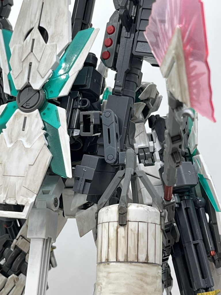 タンクを下に向けられるように、３ミリ軸を追加（アロンアルファと真鍮線で補強）