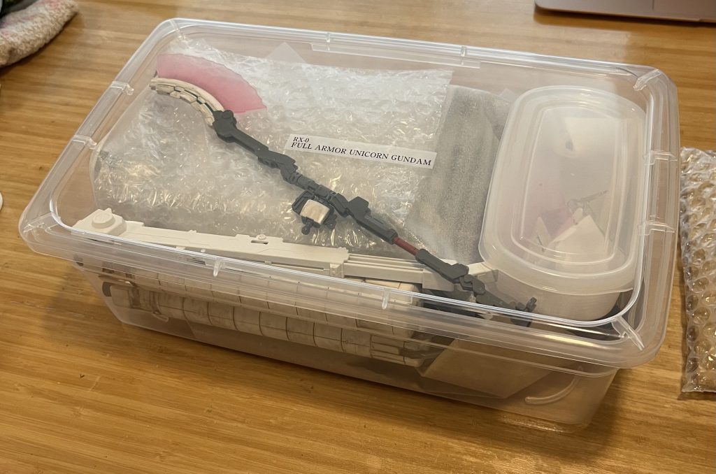 飾る場所がないので、ケース保管。