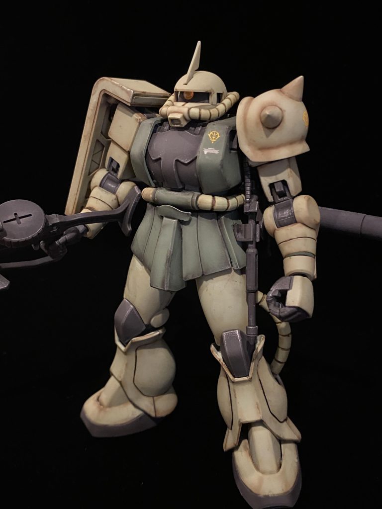 背景に物凄く黒い布「大黒門」を使ってます。これを背景にするだけでなんかいい感じの写真が撮れる優れ物。