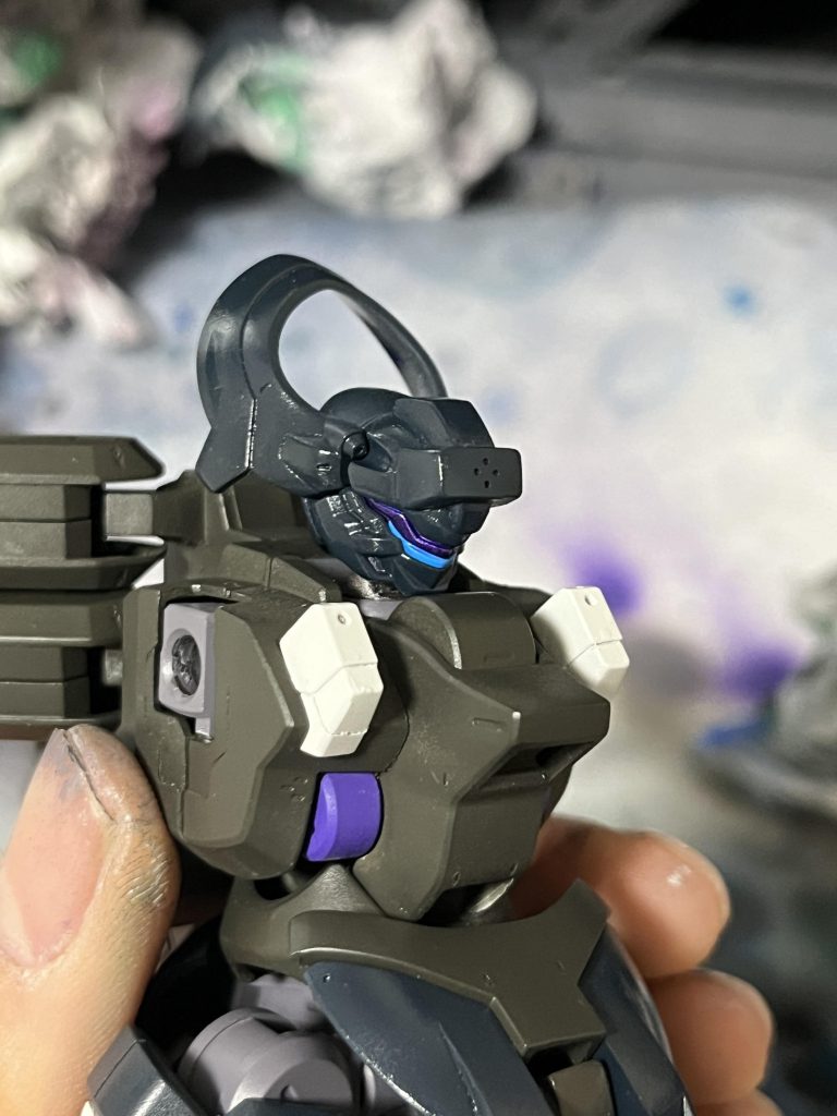 塗装。カラーリングはディランザ・ソルの説明書を参考にしました。