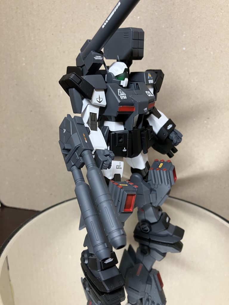 ヘイズルの脚部がいい感じにブルドッグっぽいので、削って半円のプラ材を貼って、丸モールドを付けたら、それっぽい形になりました。