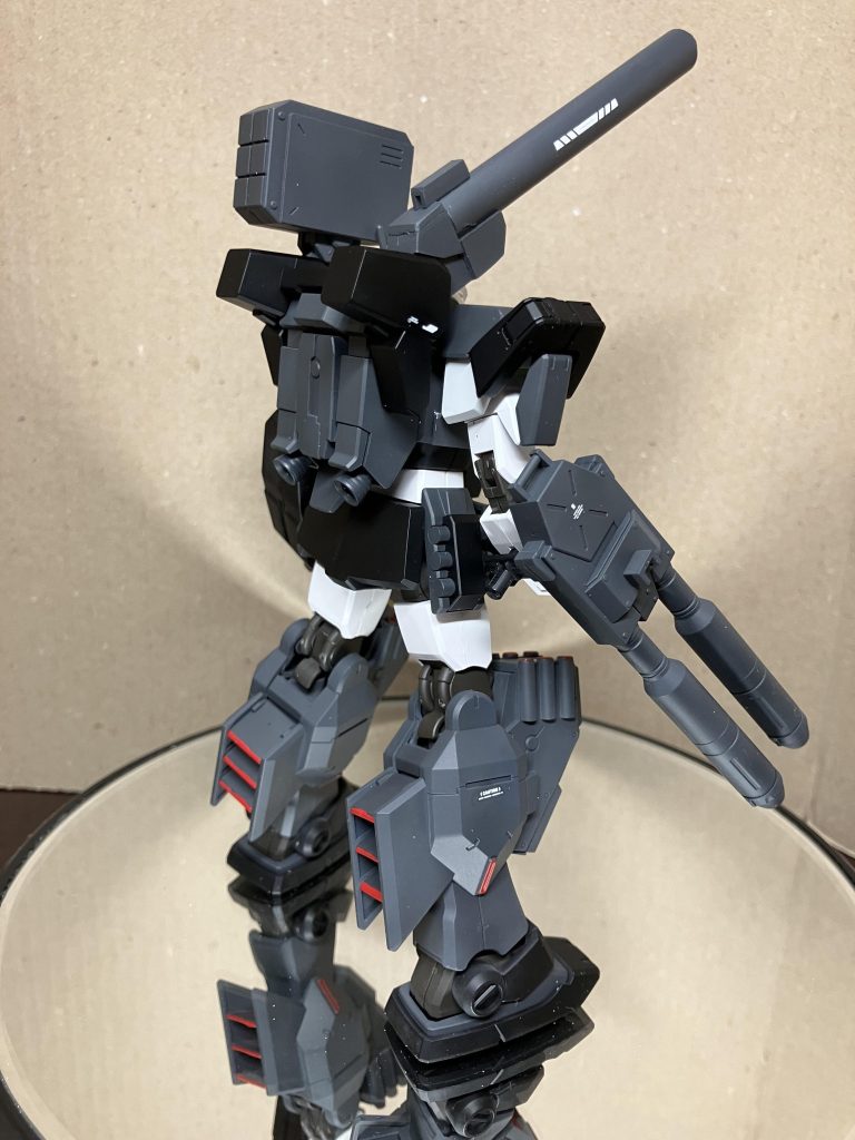 背面。ジェスタキャノンをベースに、自作キャノンとフルアーマーガンダムのミサイルをつけています。