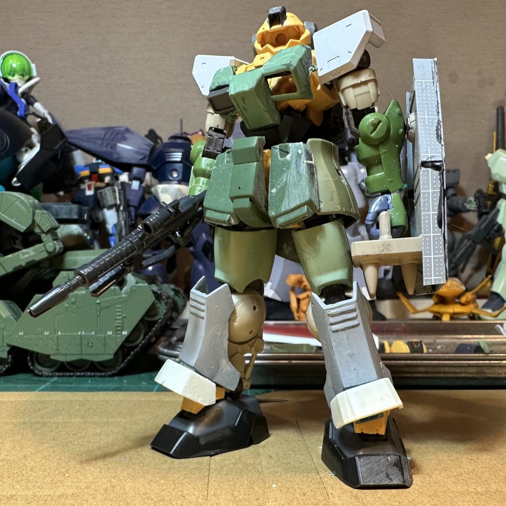 30MMポルタノヴァに・ピクシーの肩アーマー(プレバン余剰パーツ)・SDクロスシルエットフレームのおまけパーツのジム胸・FZの前腕(このときのあまり)・ザクウォーリャのフロントスカート・オリジンザクのサイドスカート(プレバン余剰パーツ)・FIIザクの太もも・旧キットザクマリナーのスネ・何かのジム系のアンクルガード・イフリート系の足首(プレバン余剰パーツ)いけね!イフリートはツィマッドだ!(テヘペロ)