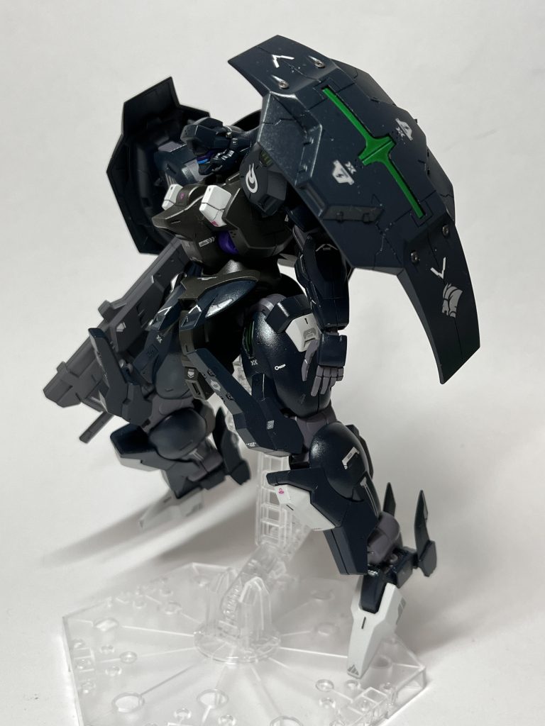 制裁採用され量産化したダリルバルデ。試作品よりも重武装、高火力、高機動になってますね!