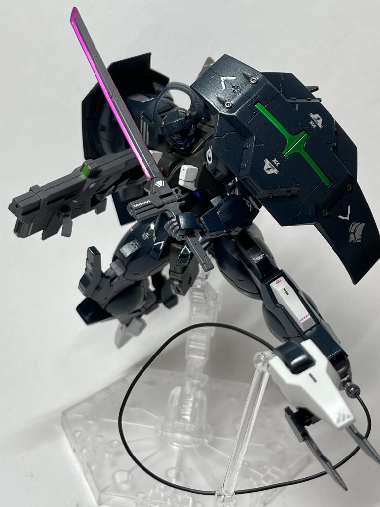 足のクローも射出可!