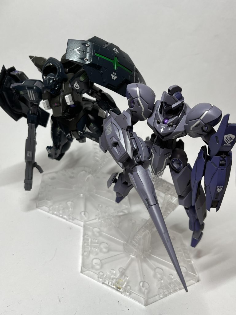 ライバルのミカエリスとのコンペティションや軍事演習的な風景。