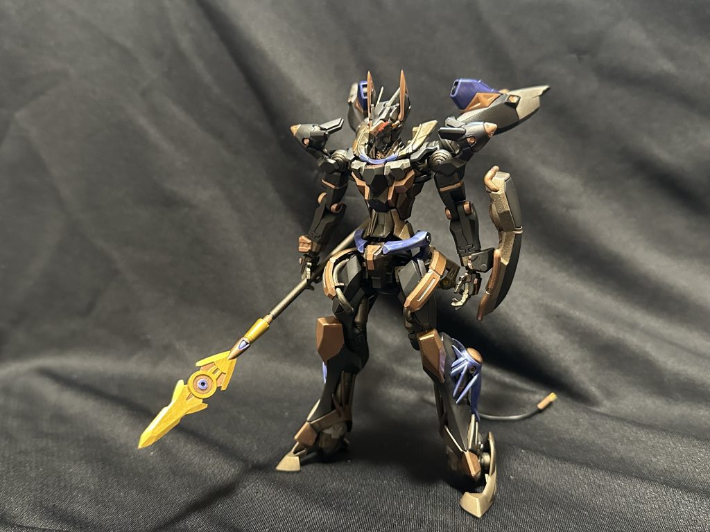 耳と槍の刃と柄尻はシャープ化黒はキャロムショットのブラックスチールフレームのブラウンはアルミサッシ用のブロンズメタリックカッパー色とゴールドは海外の水性マーカーメタリックパープルはガンダムマーカー