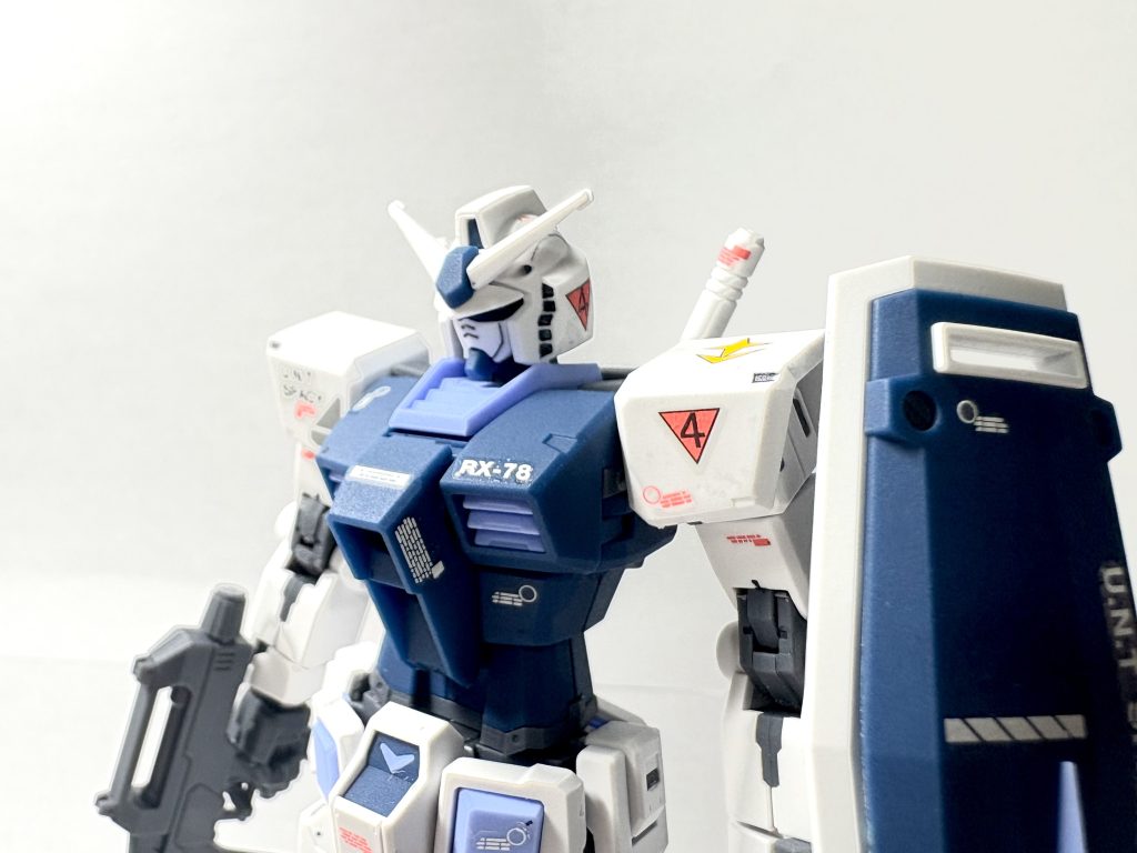 最後に。ビヨンドグローバル、ポケ戦デカールのおかげでアレックス風の仕上がりになって良かったです!私はガンダムベースカラーはクリアカラーと同様に少しリアルさに欠けて手に取りにくかったのですが、友人がプレゼントしてくれたので水転写をしっかり貼り、お気に入りの機体にの仲間に参加できました!最後まで見てくださりありがとうございました♪