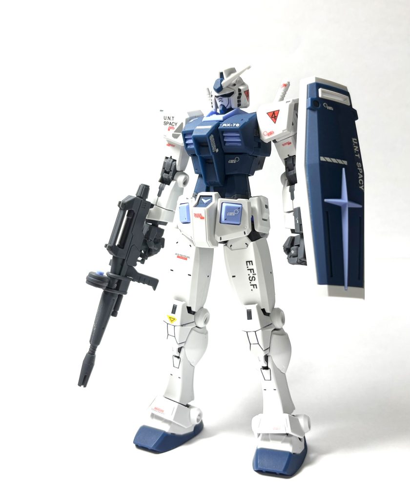 フロントービヨンドグローバル、可動域やフォルムは好みな方なのですが少し細いかなと思いデカールを用いてアレックスのようなゴツさを表現してみました!