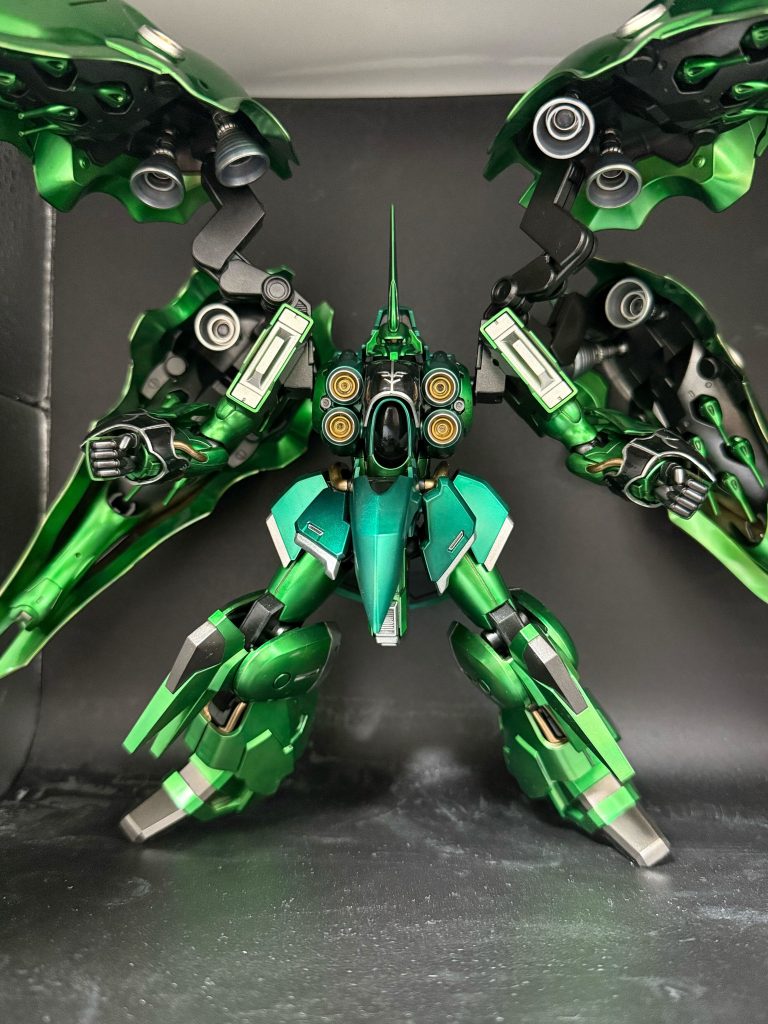 置く場所が心配だけど非常に満足感が高い良キット是非ともスタークジェガンと並べたい