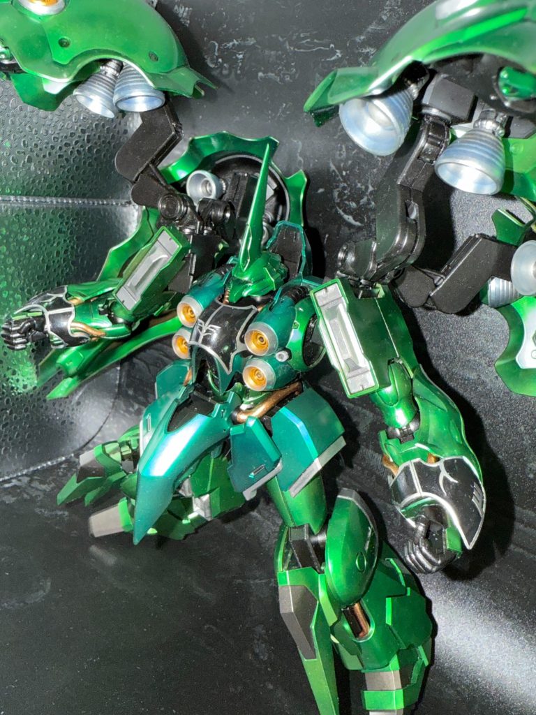 バーニアは銀色に青で焼け付き表現青しかなかったので若干薄い