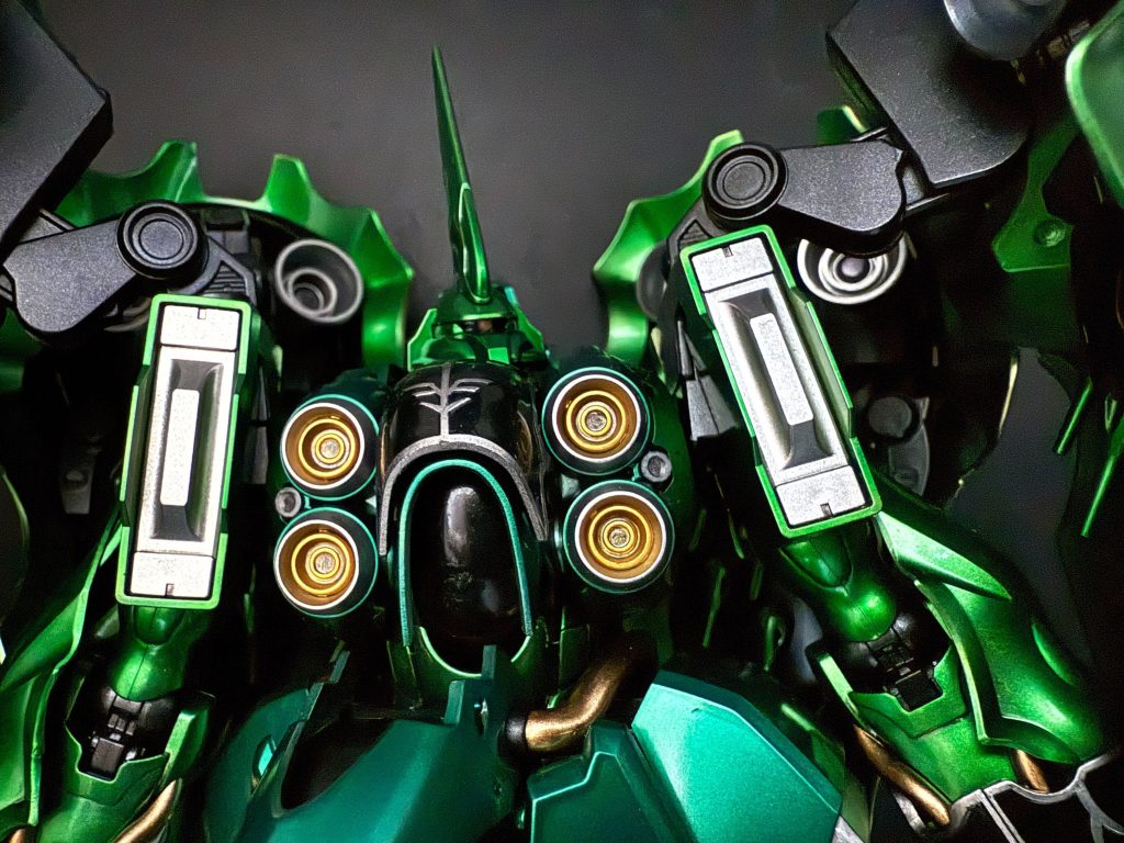 オレンジ部分はゴールドでパイプ部分はパールカッパーで塗装して微妙に印象変更