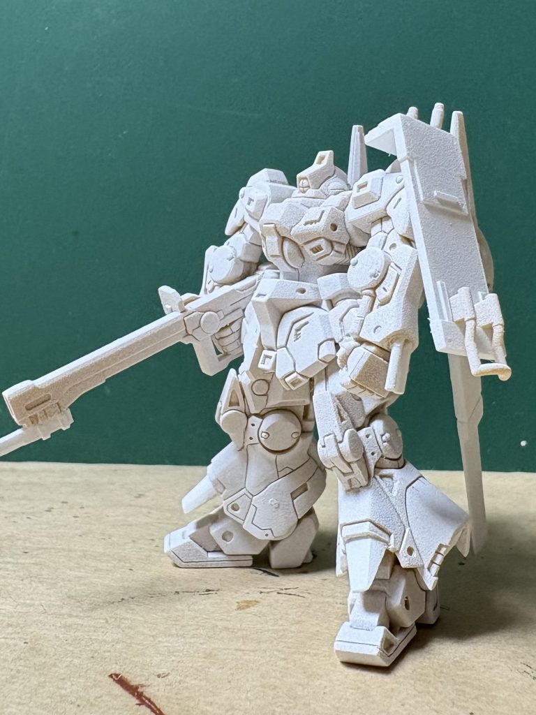 とりあえずバカ殿みたいに白くしました(zaku-kao8)SC30さんの塗装を見させていただいて、アタシにも出来るんじゃない?って思って、細かく塗り分けしようかと目論みましたが、配色のイメージが湧かないし、あんなに綺麗に塗れないので作戦は却下しました(zaku-kao8)