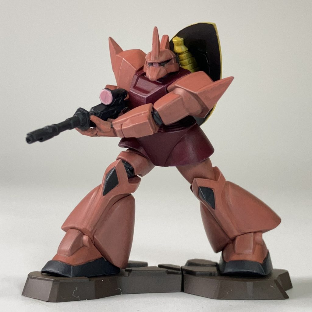 ゲルググ今回は勉強もかねて、水生塗料の筆塗りで製作。基本的に新発売のガンダムアッセンブルカラー主体です。