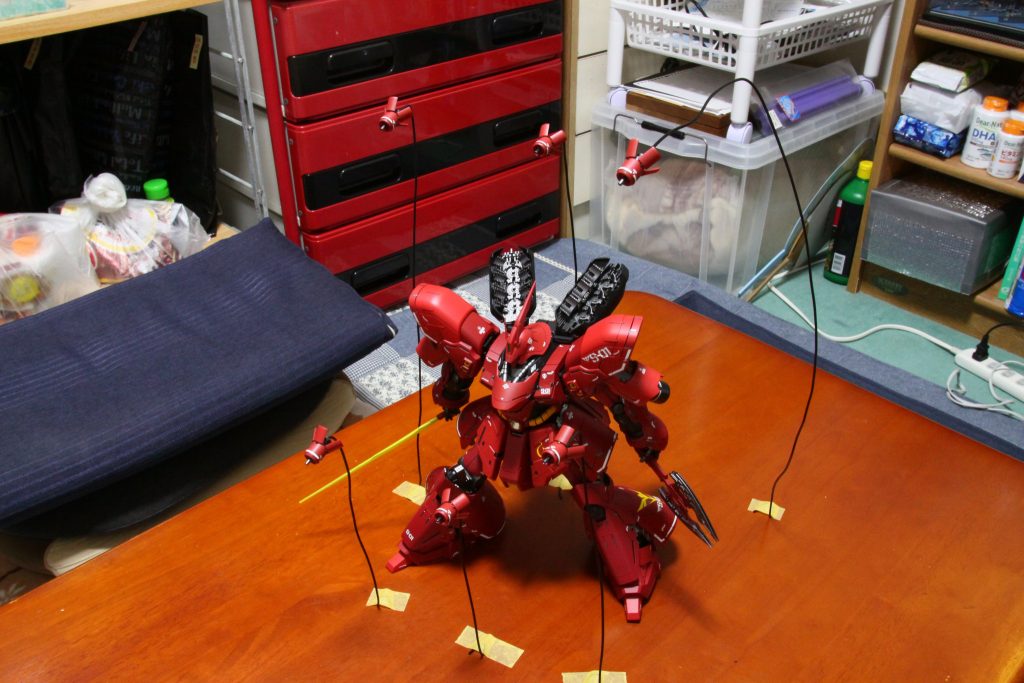 タネ明かし①針金でディスプレイしてパシャリ。