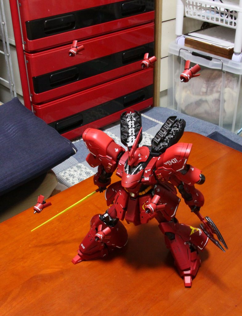 ６基展開。ファンネルの影が無いのですぐバレます。