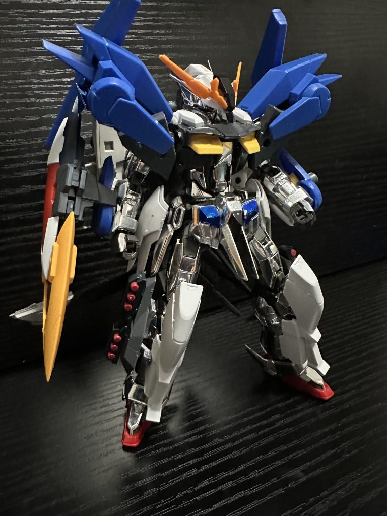 ジャンク品を色々組み合わせて作っています。色んなパーツを切り貼りしていたので塗装剥げちゃいました。