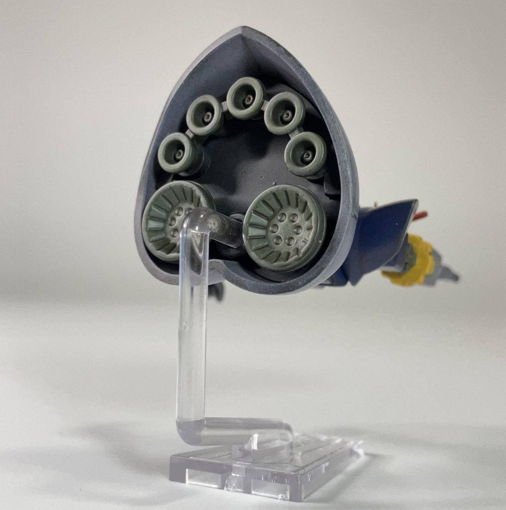 ジオング 背面塗装はグレー、ブルー、グリーンはエアブラシ、他の部分塗装は筆塗りです。