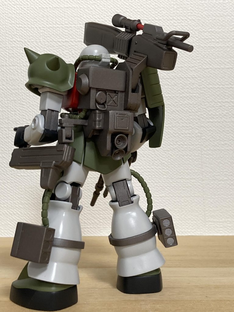 この仕様は前線での応急処置としての意味合いが強かったが、バックパックを換装することで様々な戦況に対応できる有用性は後のゲルググにおける砲撃支援型、高機動型によって証明されており、地球連邦軍においても様々な機体のバリエーションとして運用方法と実績が確立していた。