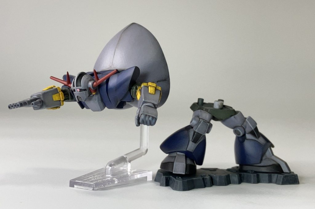 ジオングに合わせて、ドムの足も塗装これらを合体させると…