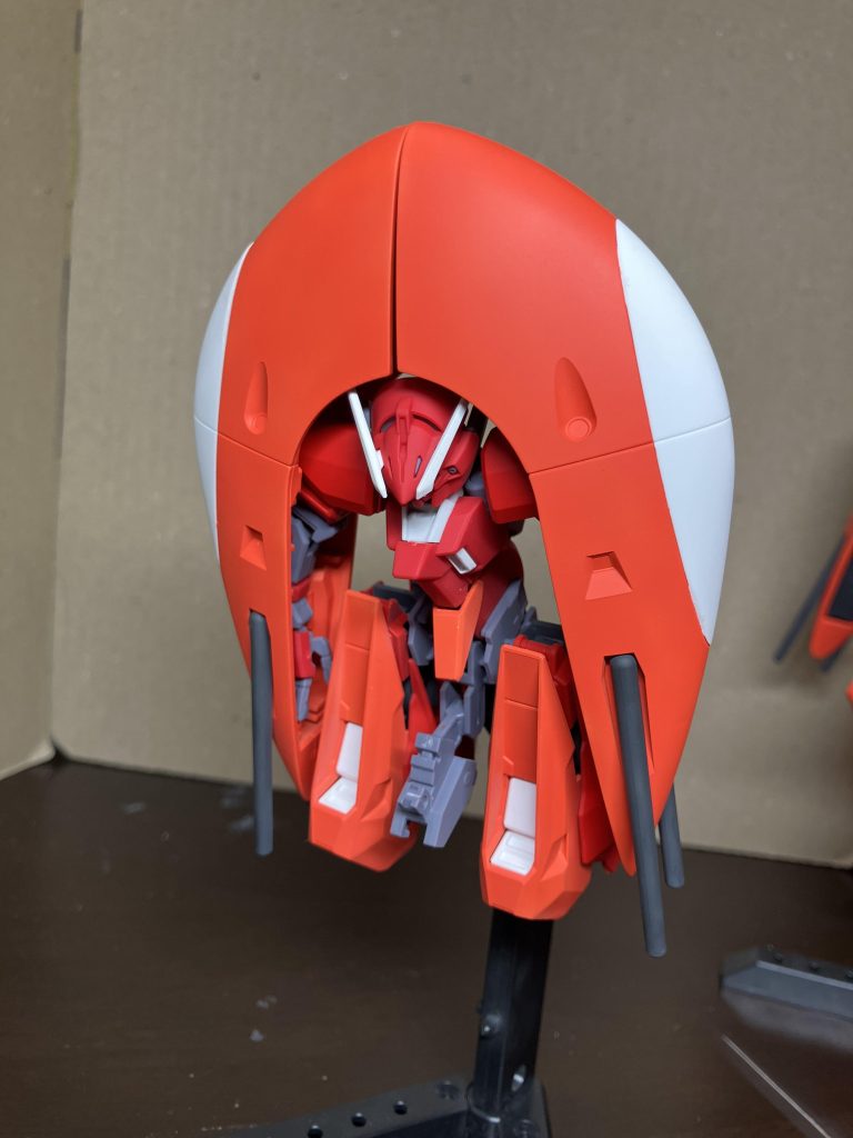 アビス方式で、パーツを外せば腕が収納できます。