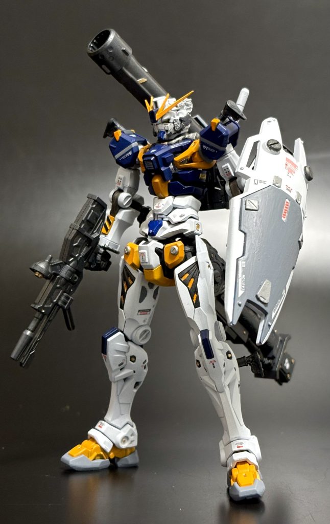 シールドはHGジムコマンドの物を使用しています。