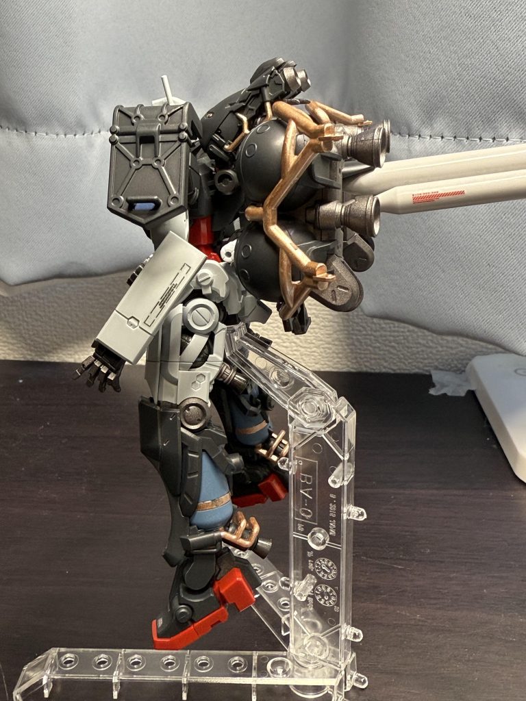 プロペラントタンクは細いの4本束ねてそれっぽく。